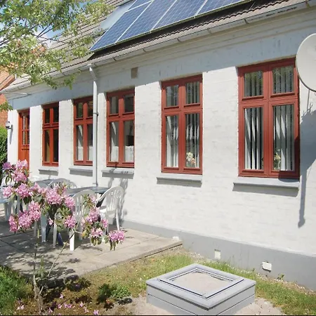 Four-bedroom Holiday In Tranekar Hébergement de vacances *