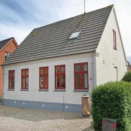 Four-bedroom Holiday In Tranekar Hébergement de vacances *