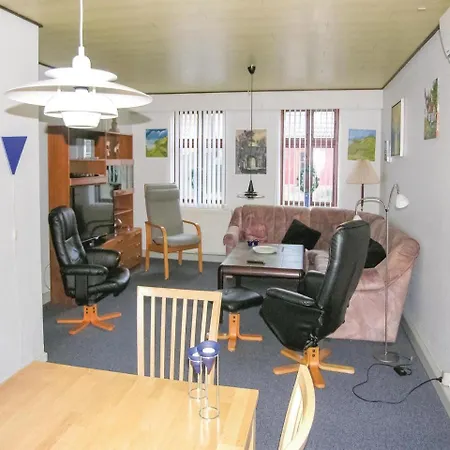 Four-bedroom Holiday In Tranekar Hébergement de vacances *